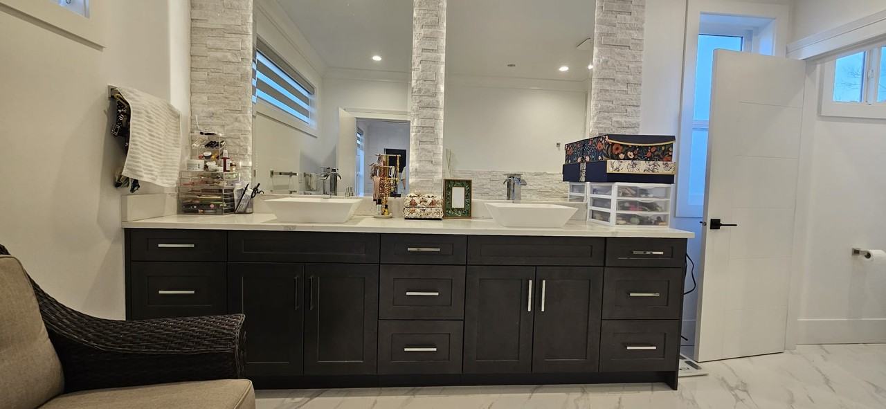 Rent house in Surrey Canada