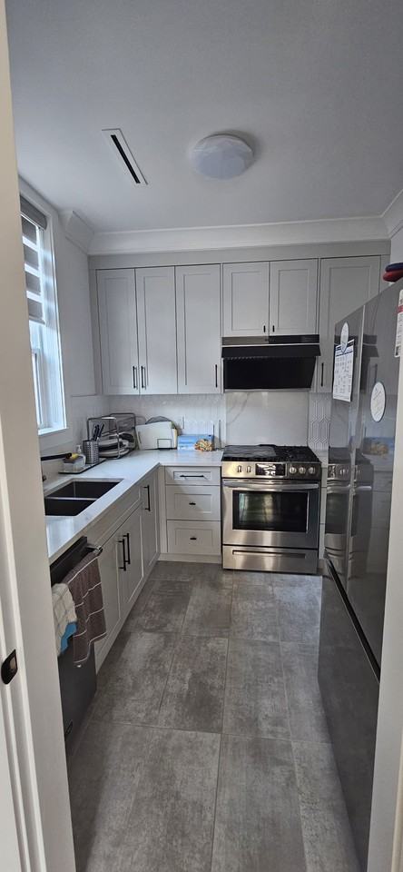 Rent house in Surrey Canada