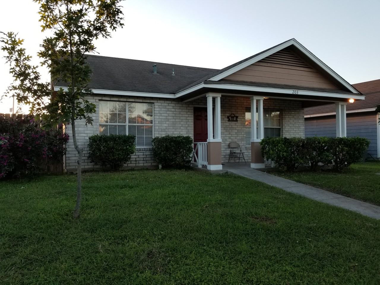 203 Muniz NA, San Antonio, TX 78237 2 Bedroom House for 1,350/month