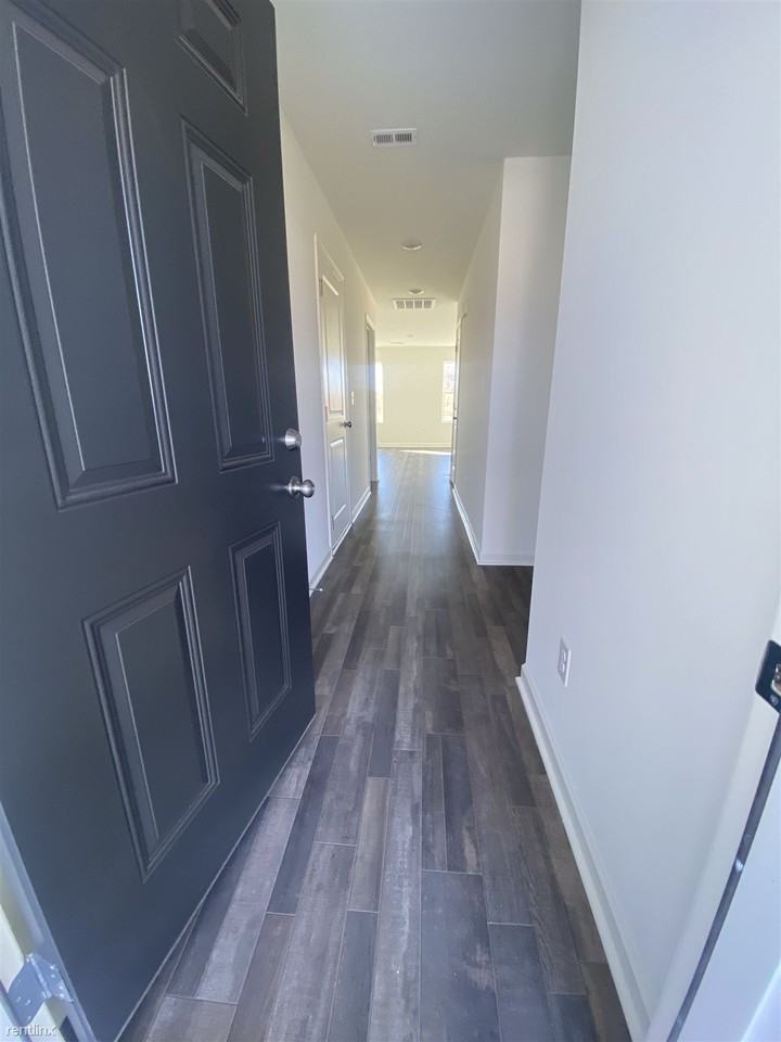 223 Grande Dr - Photo 2 of 13