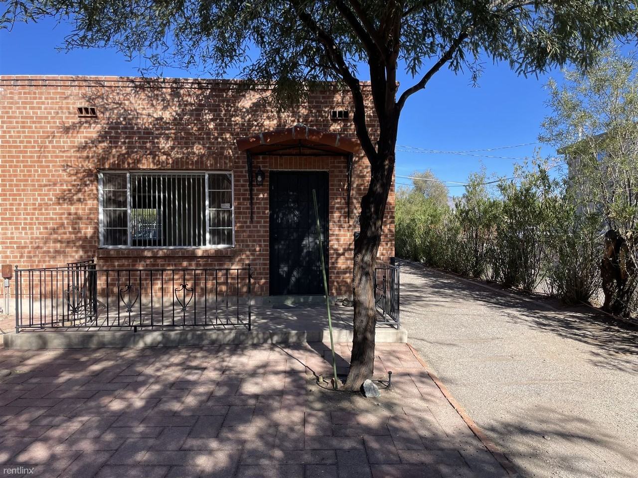 2921 E 10th St - Photo 2 of 19