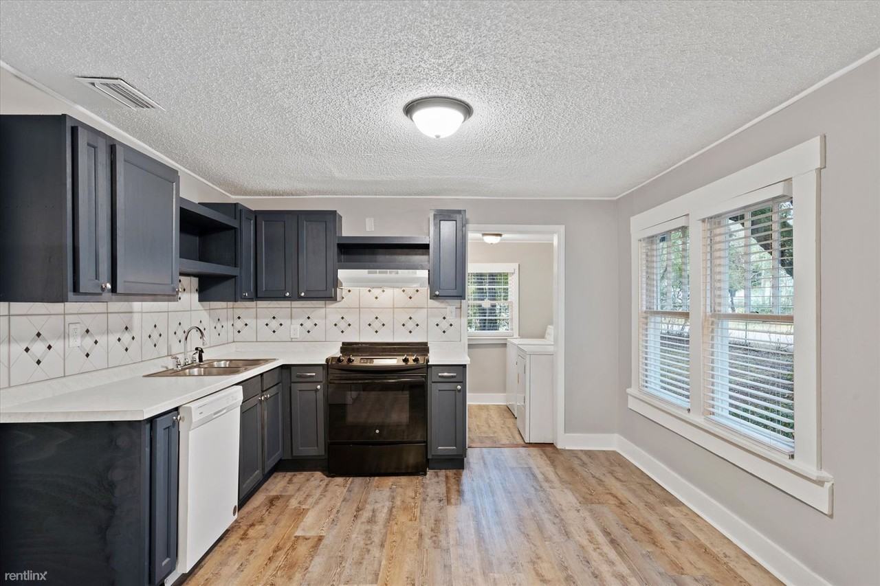 1700 Northview Dr - Photo 2 of 16