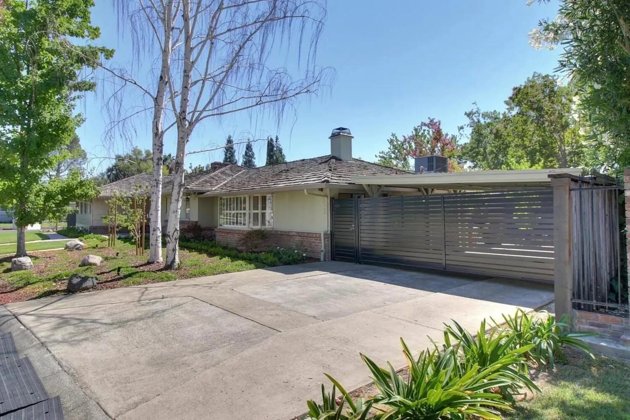 301 Baldwin Way - Photo 3 of 42