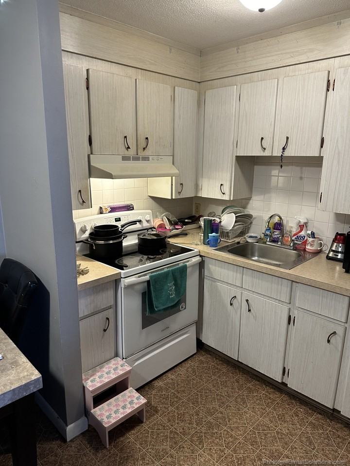 Lincoln St #11 - Photo 5 of 17