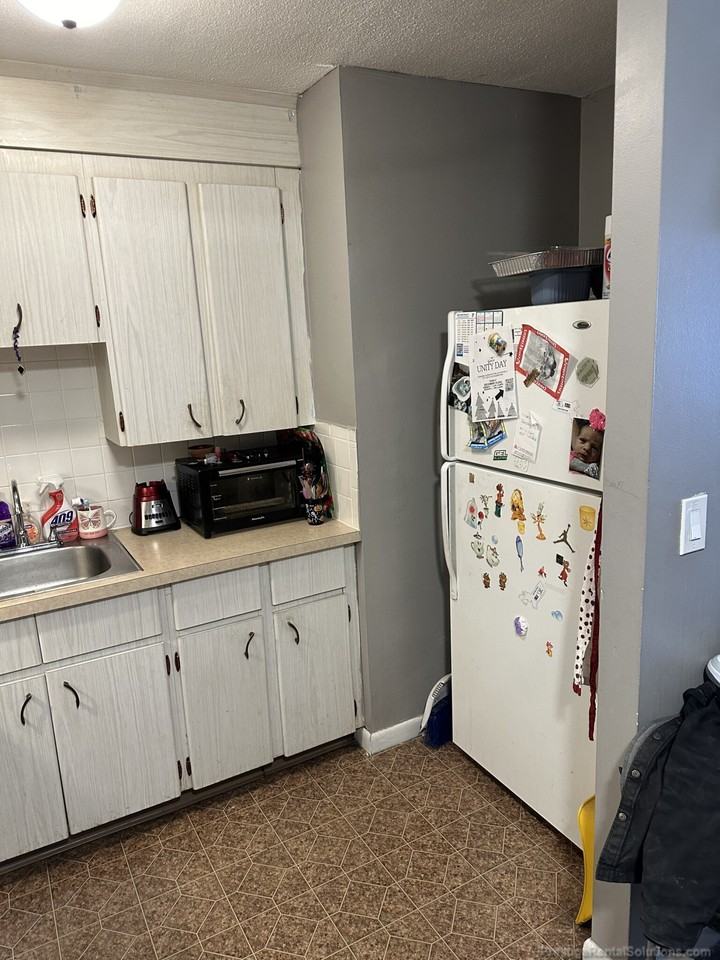 Lincoln St #11 - Photo 6 of 17