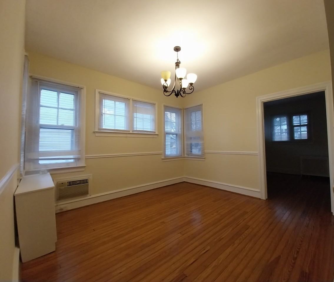 1085 Highland Ave - Photo 2 of 17