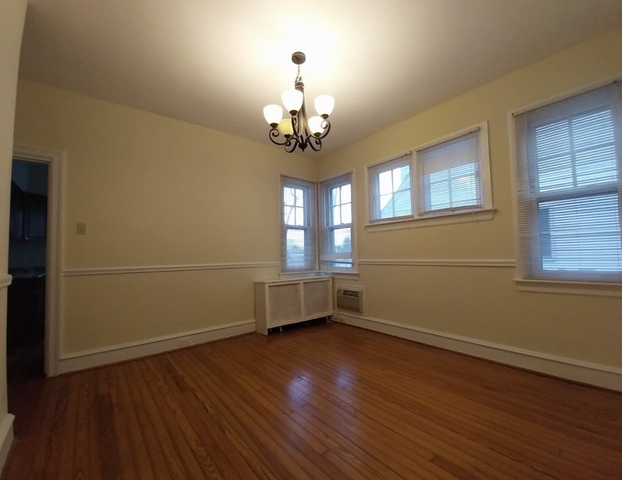 1085 Highland Ave - Photo 3 of 17