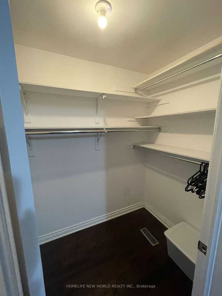 10 Keremeos Crescent - Photo 3 of 6