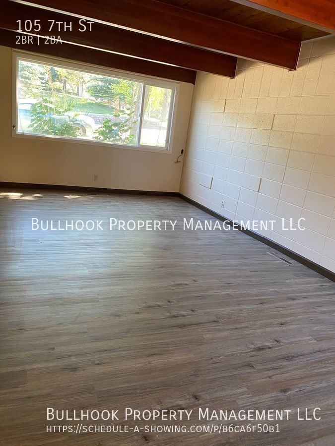 105 7th St - Photo 2 of 12