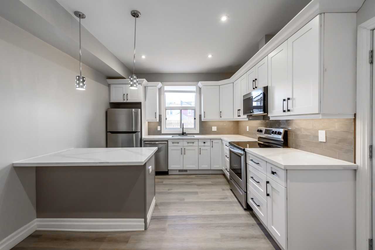 143 Wellington Street North #1 - Photo 3 of 23