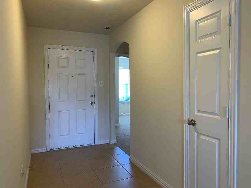 100 Camden Court - Photo 7 of 22