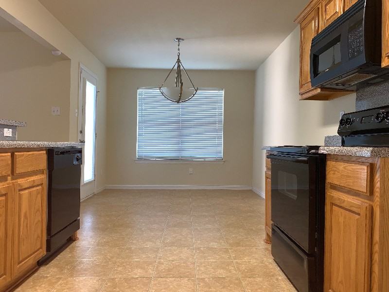 100 Camden Court - Photo 3 of 22