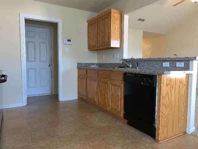 100 Camden Court - Photo 4 of 22