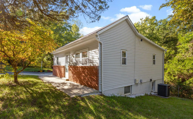 12200 Lanham Severn Rd - Photo 2 of 19