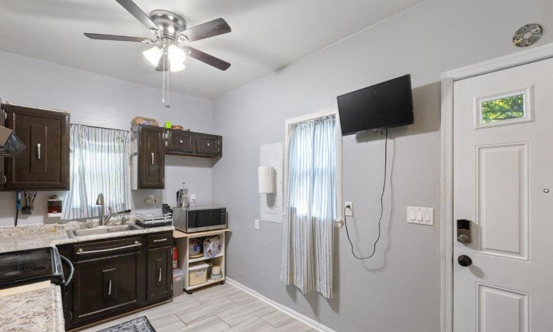 12200 Lanham Severn Rd - Photo 6 of 19