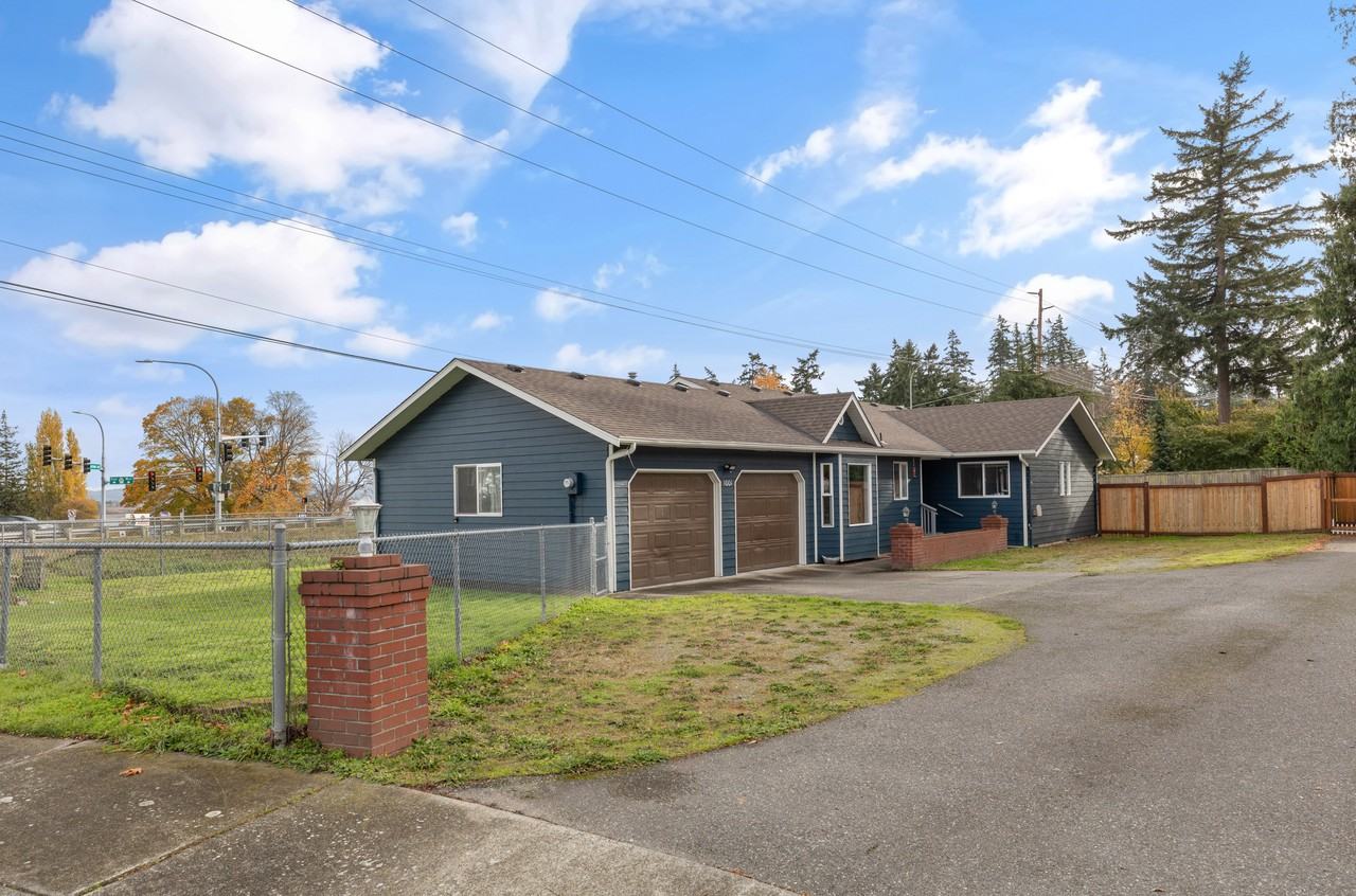 1001 Sw Glenmont Ct #NA - Photo 3 of 38