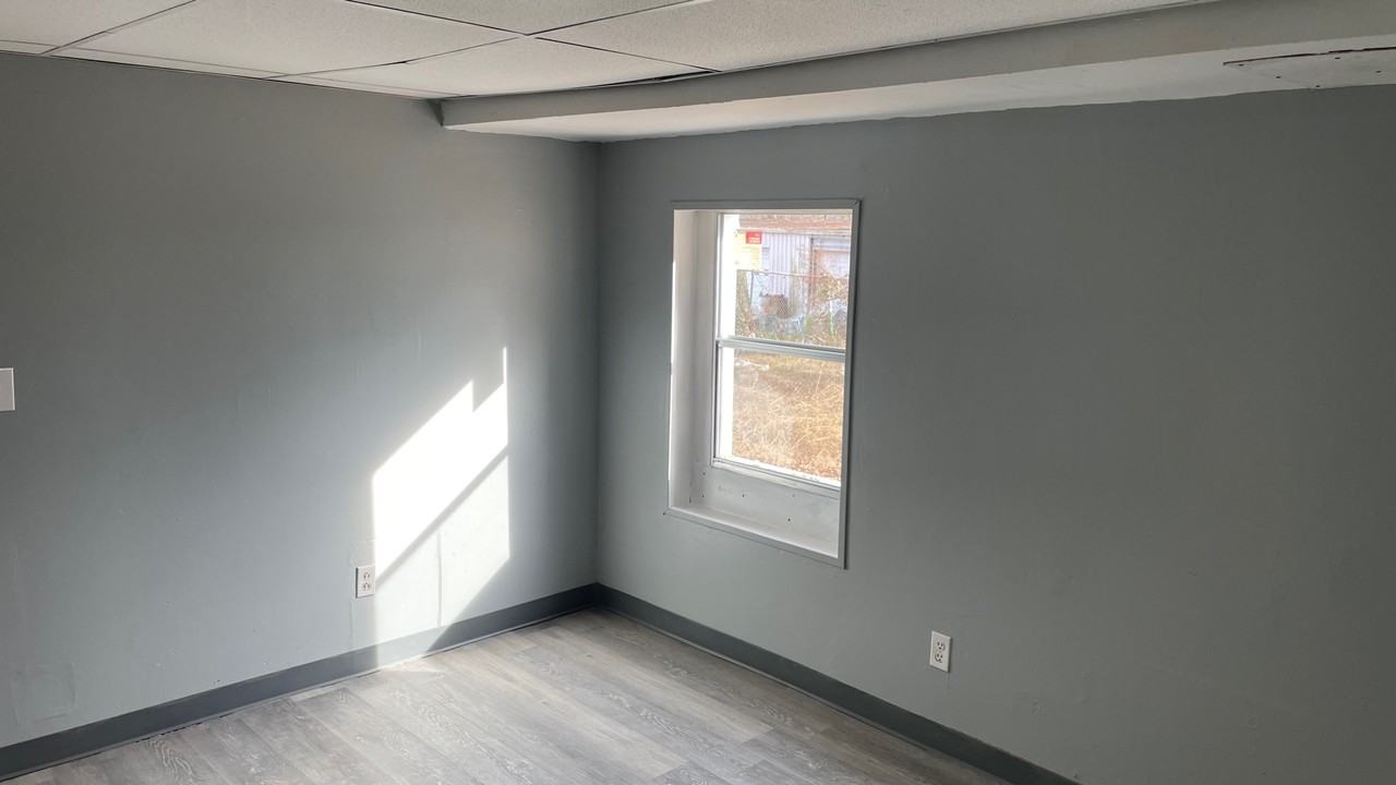 303 S Oak St #3 - Photo 3 of 8