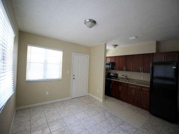 5515 NW 6th Pl #4 - Photo 2 of 10