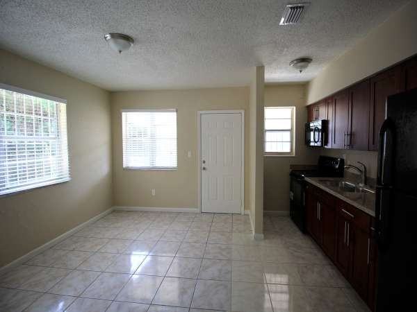 5515 NW 6th Pl #4 - Photo 3 of 10