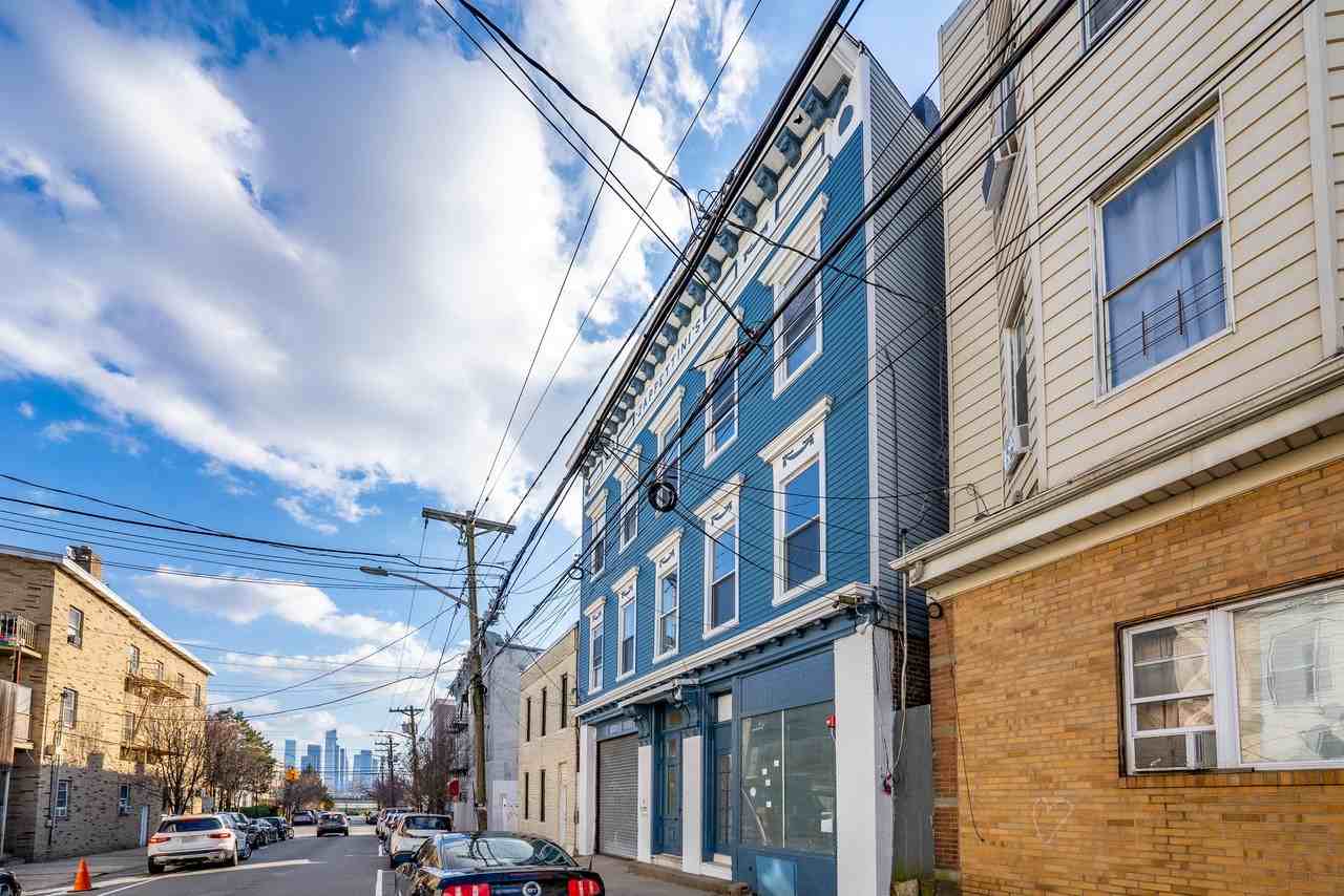 409 Monastery Pl - Photo 2 of 32