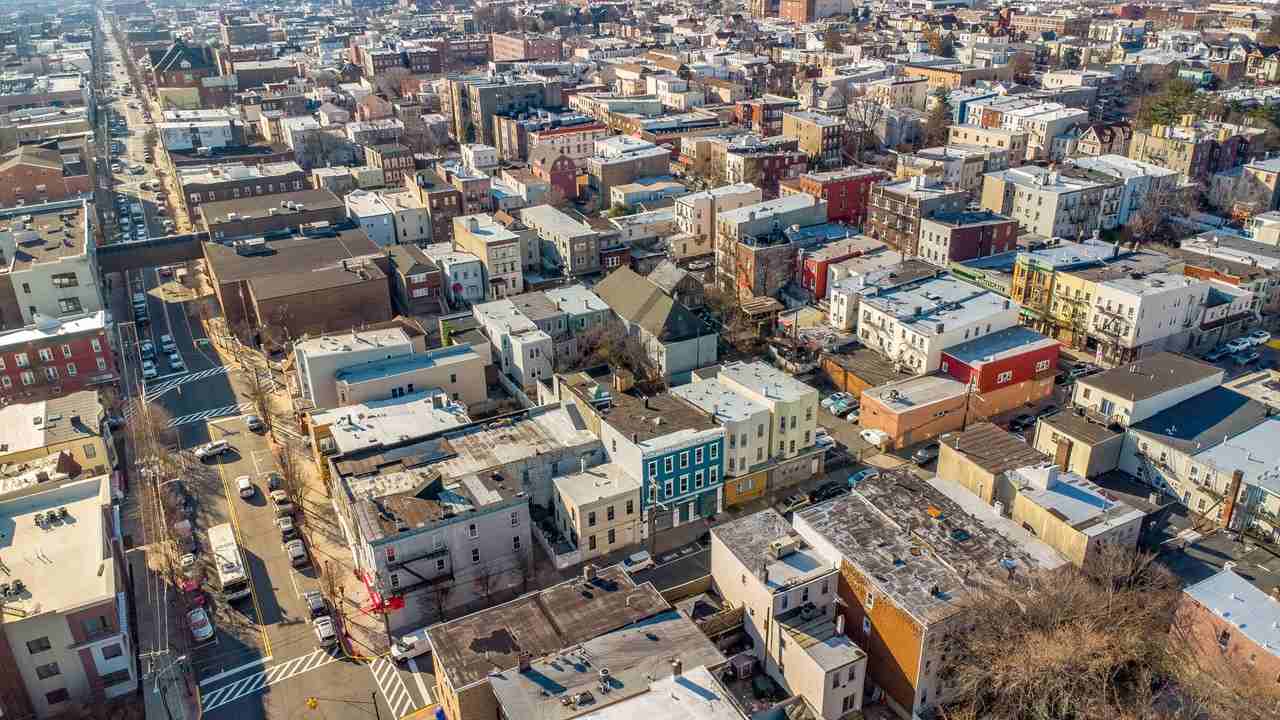 409 Monastery Pl - Photo 3 of 32