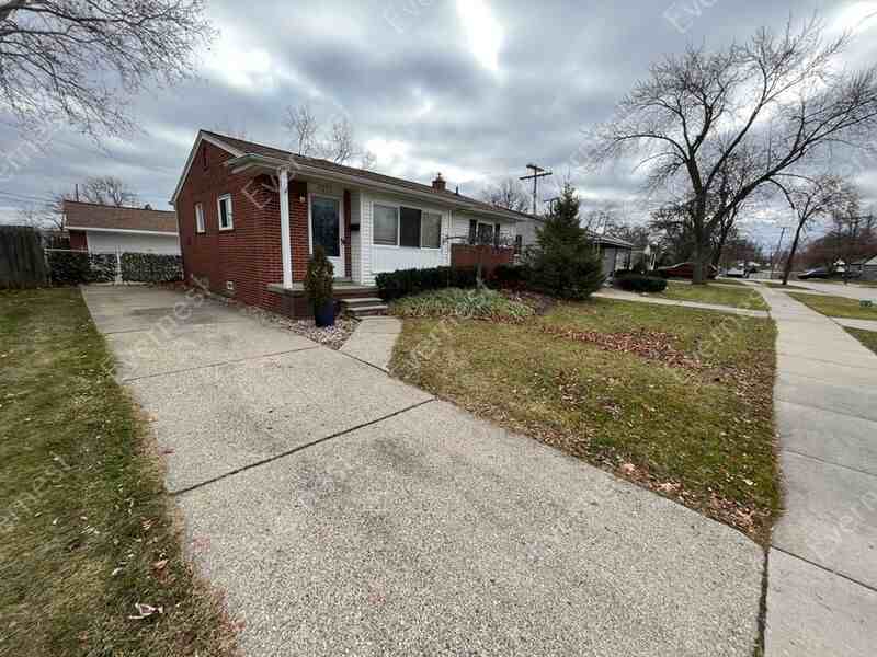 1212 N Selfridge Blvd - Photo 2 of 50