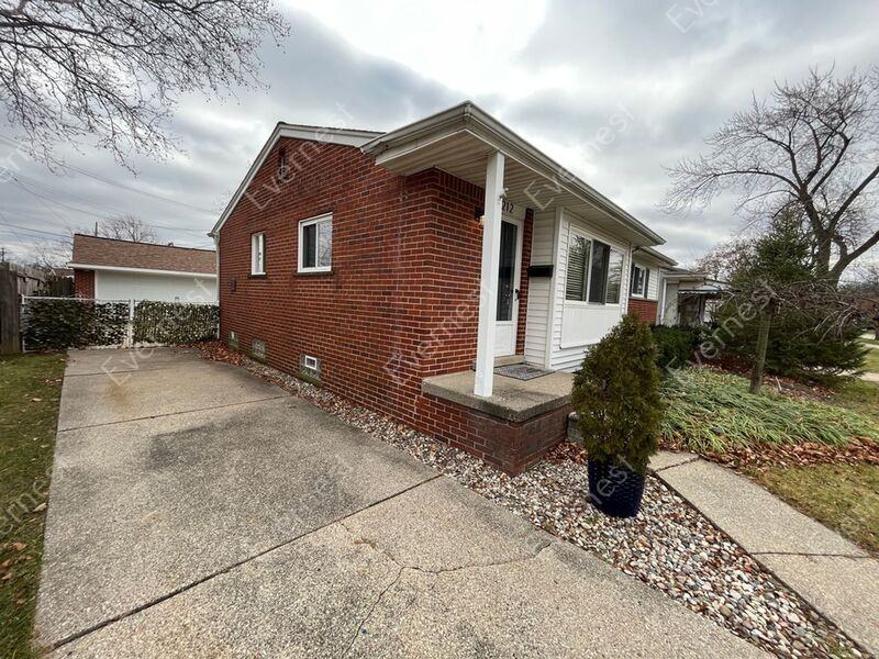 1212 N Selfridge Blvd - Photo 3 of 50
