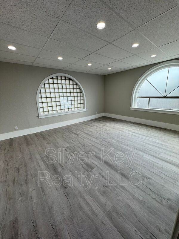 W Madison Ave #6 - Photo 2 of 8