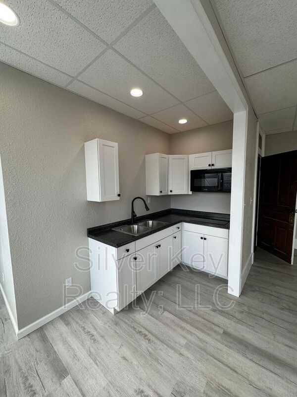 W Madison Ave #6 - Photo 4 of 8