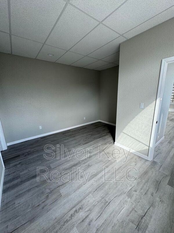 W Madison Ave #6 - Photo 5 of 8