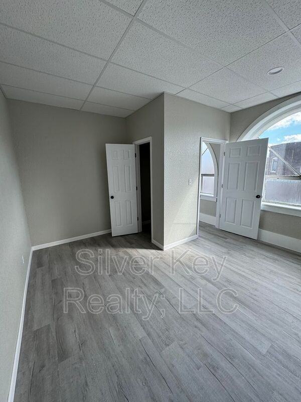 W Madison Ave #6 - Photo 6 of 8