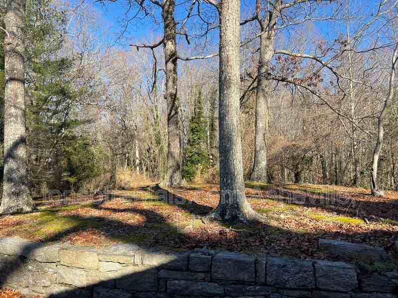 70 Dogwood Dr, Hendersonville, NC 28791 2 Bedroom House for 1,695