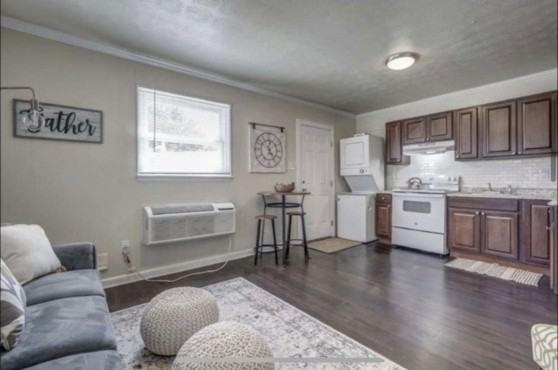 3140 Parkdale Rd - Photo 4 of 9