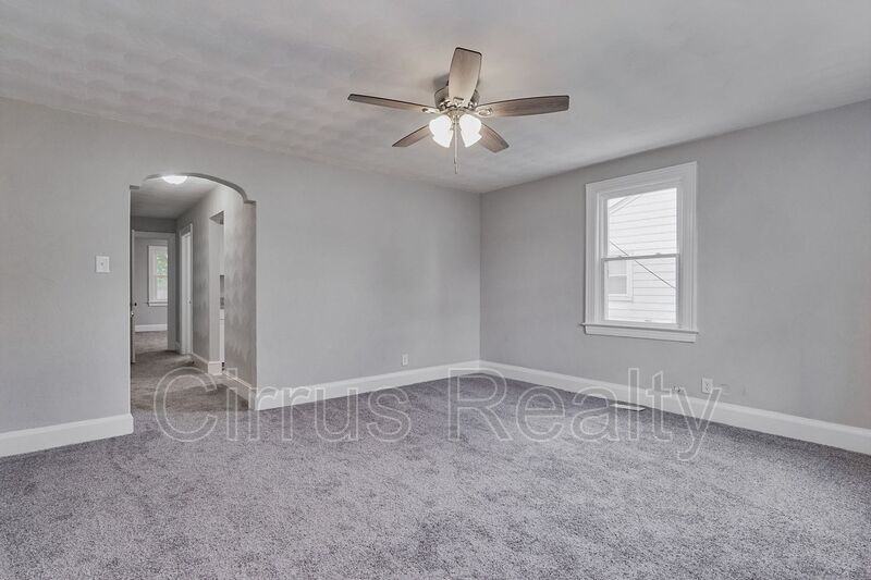 3611 1/2 King St - Photo 3 of 12