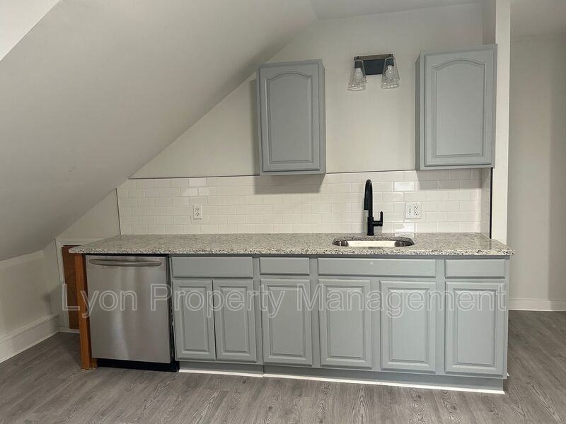111 Sayles Ave #3L - Photo 2 of 8