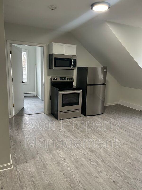111 Sayles Ave #3L - Photo 3 of 8
