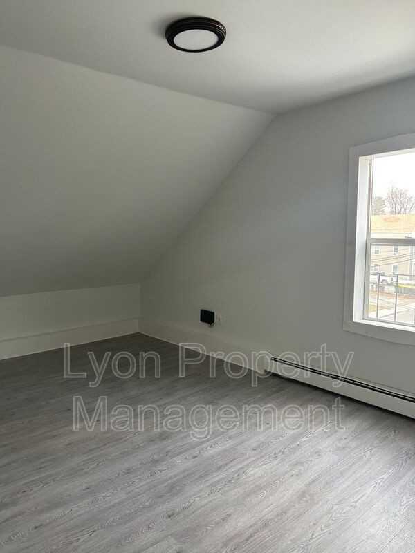 111 Sayles Ave #3L - Photo 6 of 8