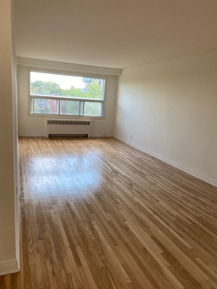 4785 Avenue Plamondon - Photo 2 of 5