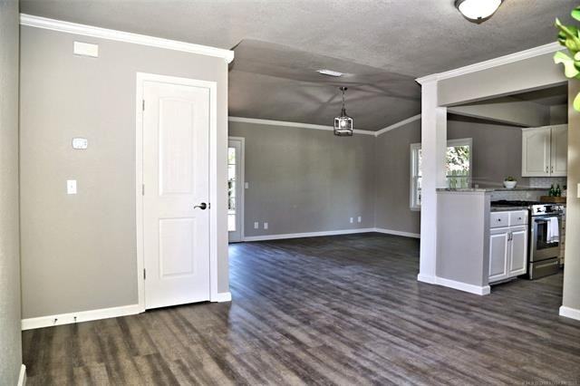 1262 E 140th St #1 - Photo 3 of 30