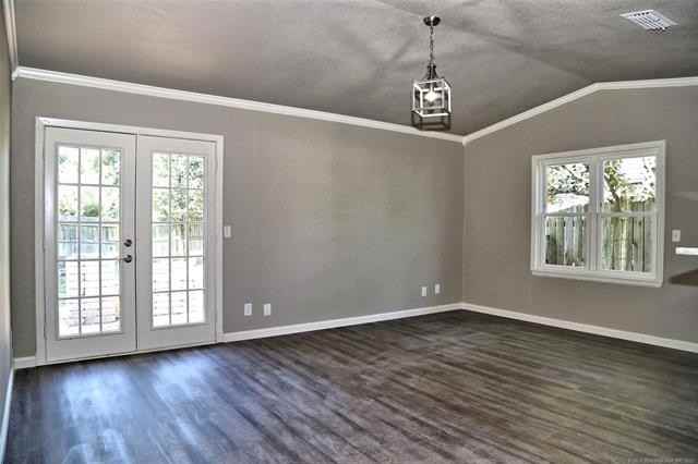 1262 E 140th St #1 - Photo 4 of 30