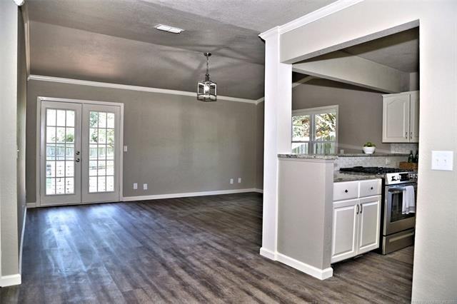 1262 E 140th St #1 - Photo 5 of 30