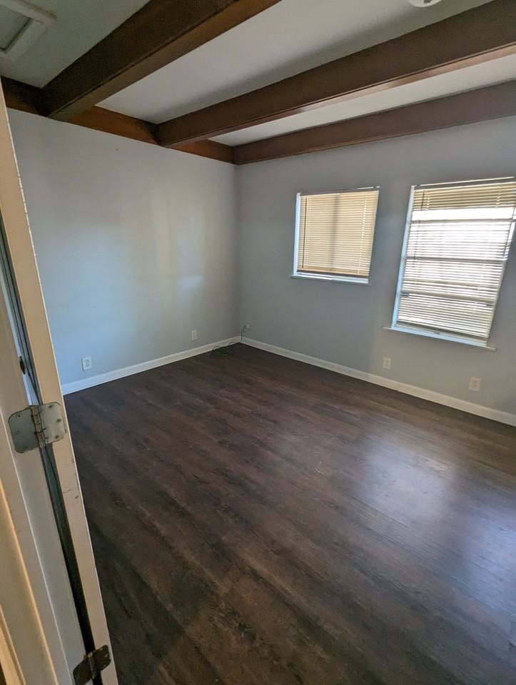 9478 Woodcrest Dr #NA - Photo 2 of 5