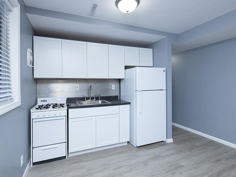 1396 White Bear Ave N #7 - Photo 3 of 8