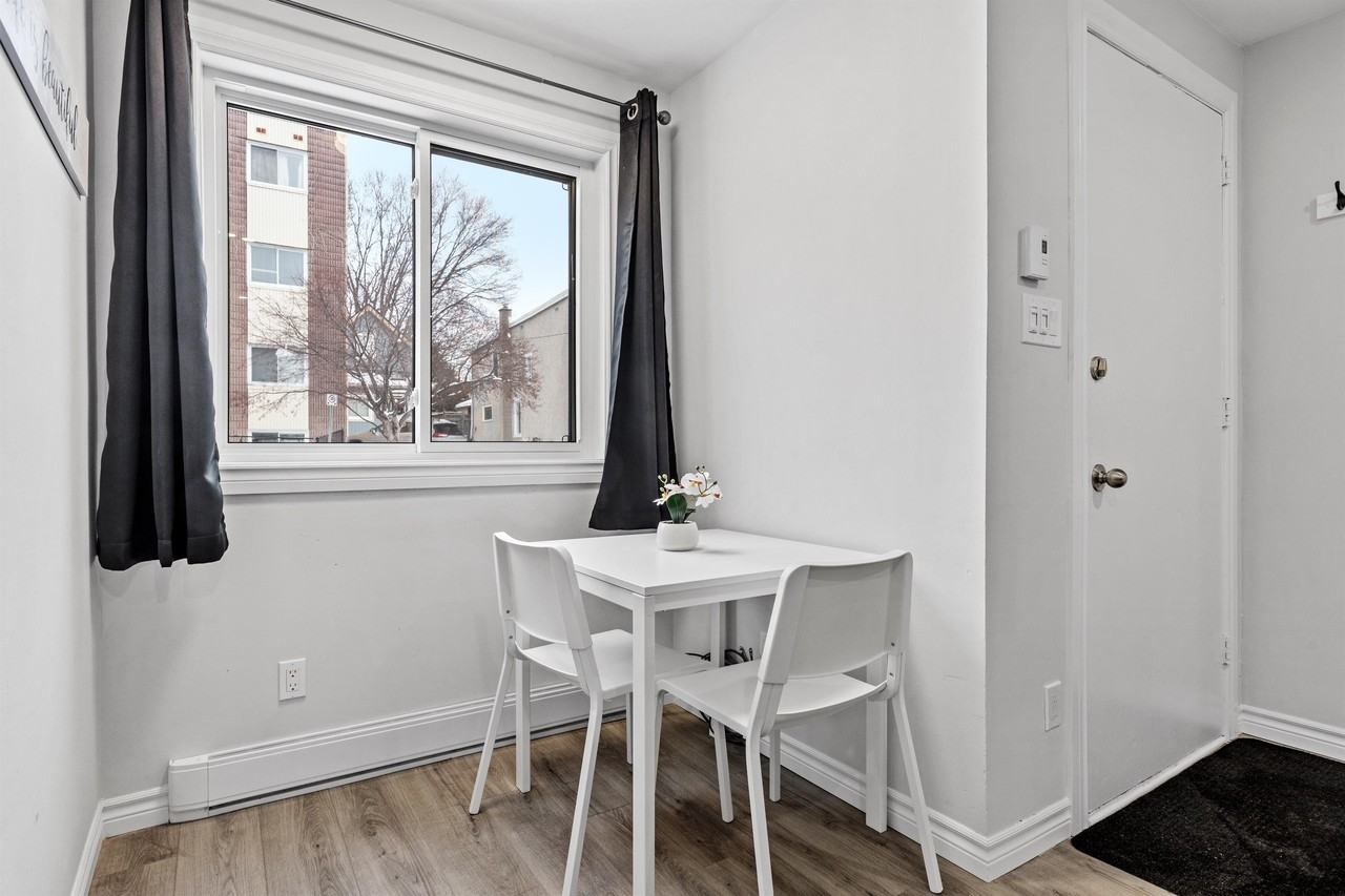 228 Lebreton St N #1 - Photo 5 of 12
