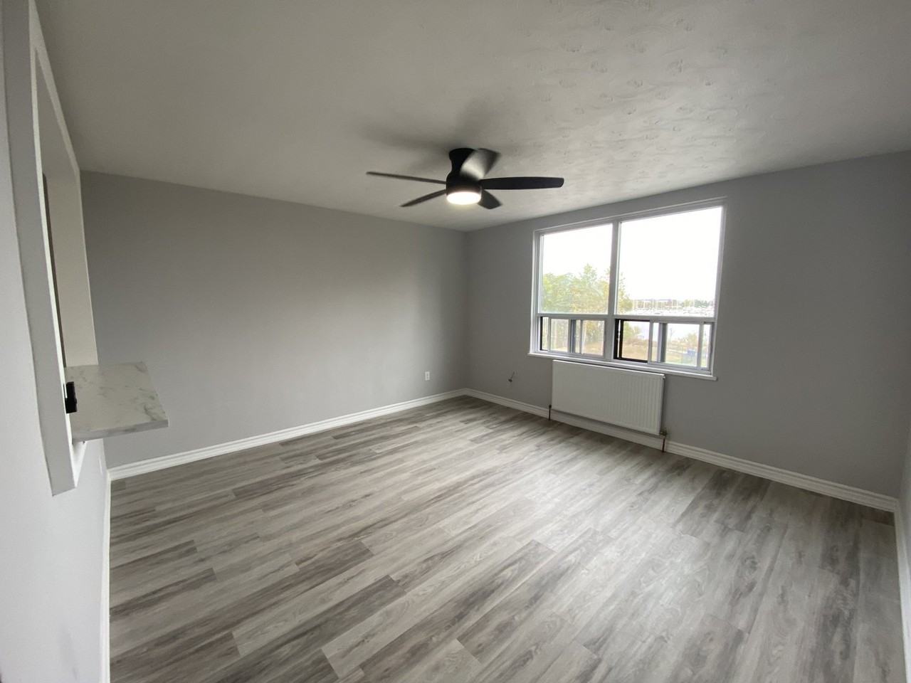 2305 Lake Shore Boulevard West - Photo 2 of 19