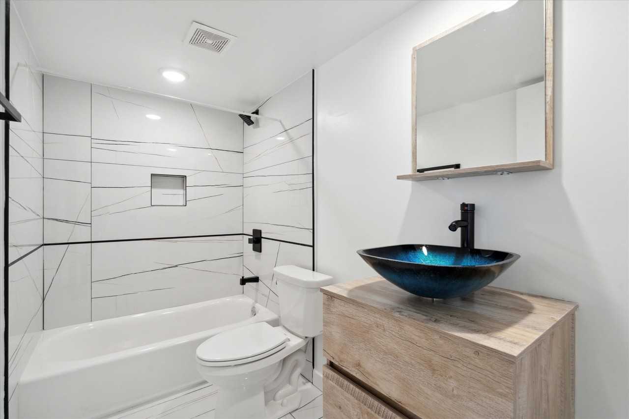 1951 Point Breeze Ave #409 - Photo 7 of 11