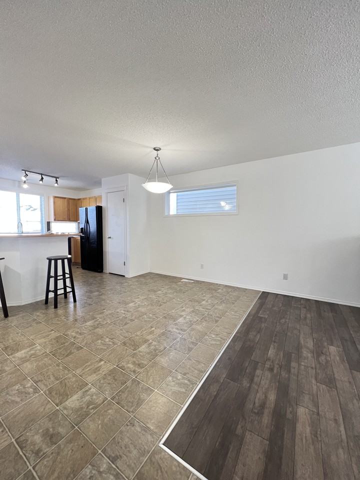 250 Prestwick Circle Southeast, Calgary, AB T2Z 3X5, CAN 3 bedroom