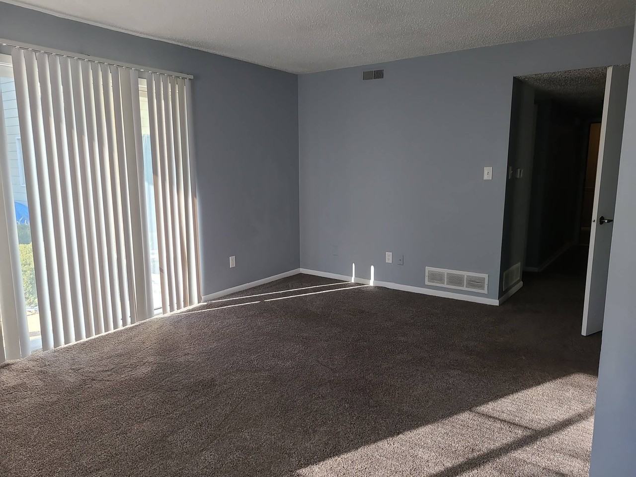 83 Manor Dr #83 - Photo 3 of 7