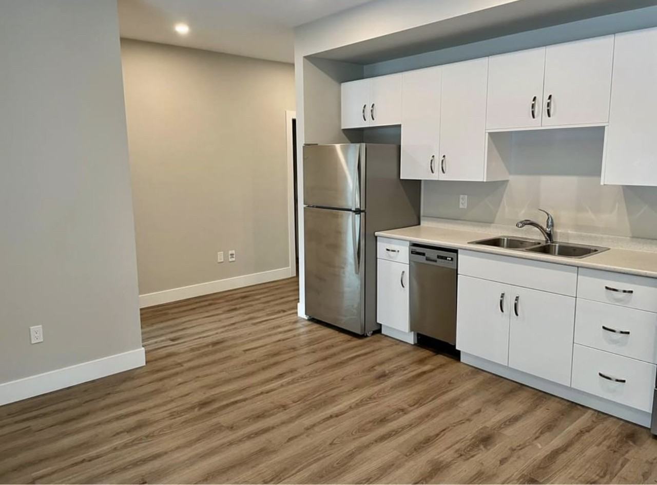 45440 Spadina Ave - Photo 3 of 11