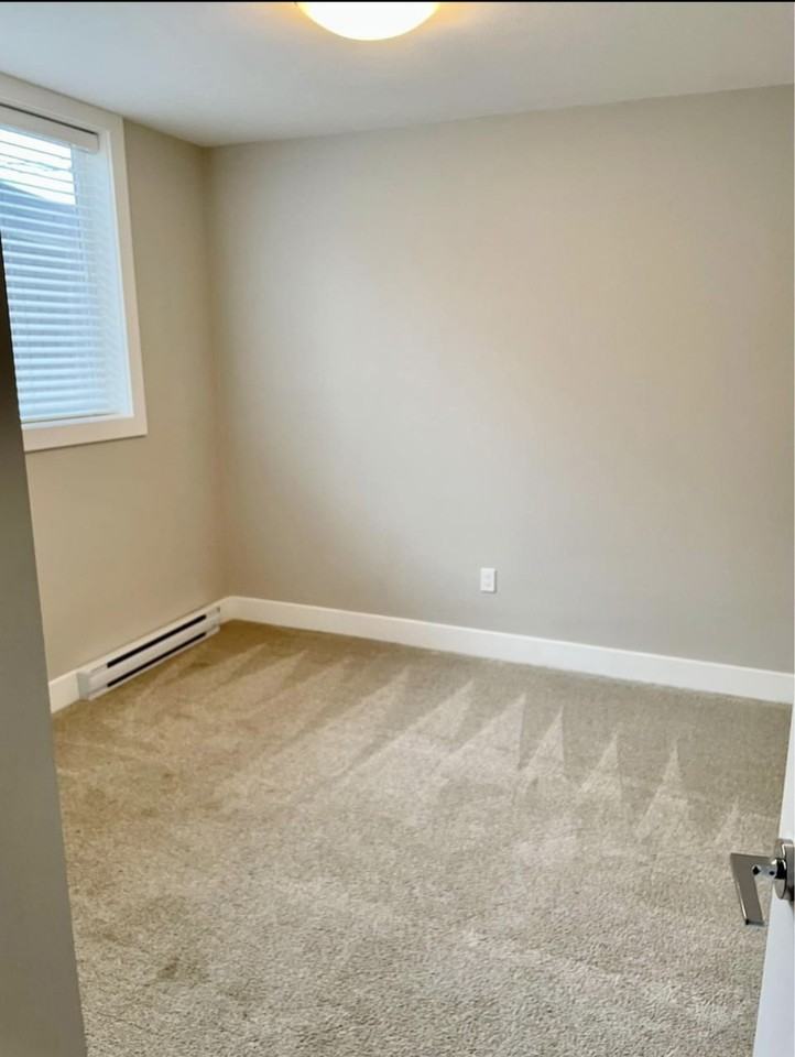 45440 Spadina Ave - Photo 6 of 11